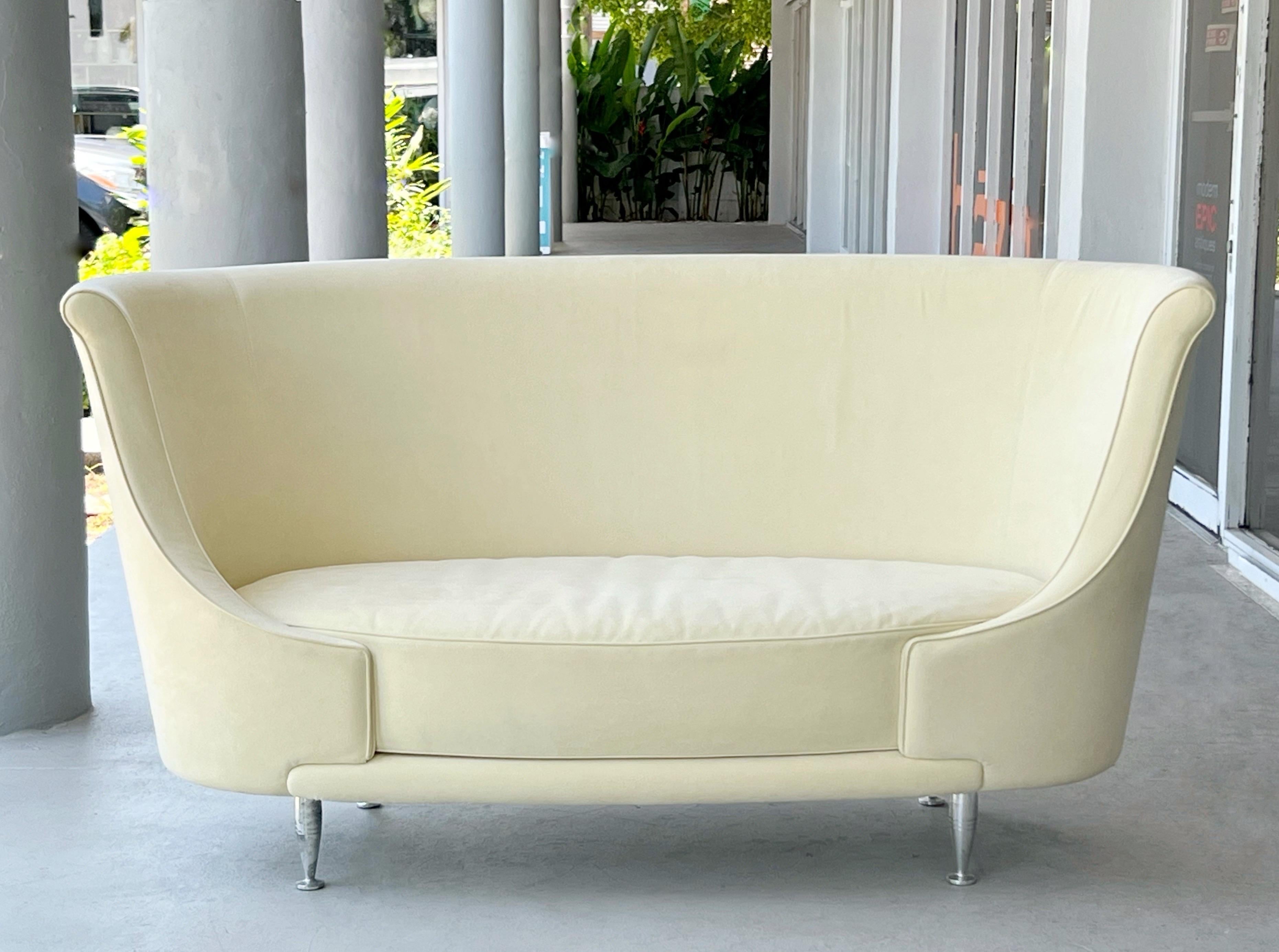 Moroso Sofa Settee in Ivory  For Sale 3
