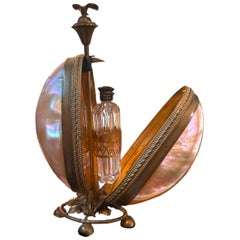 Morphew Abode Dispensador de perfume eduardiano de metal y conchas de mar de finales del siglo XIX