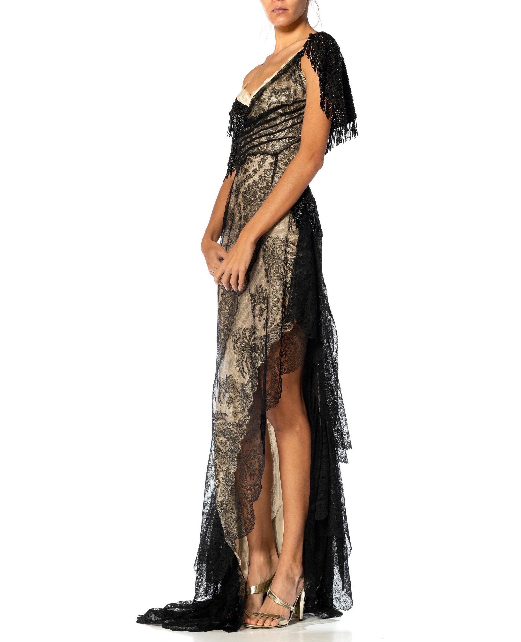 MORPHEW ATELIER Schwarzes & cremefarbenes Kleid aus Chantilly-Spitze mit viktorianischem B im Angebot 1