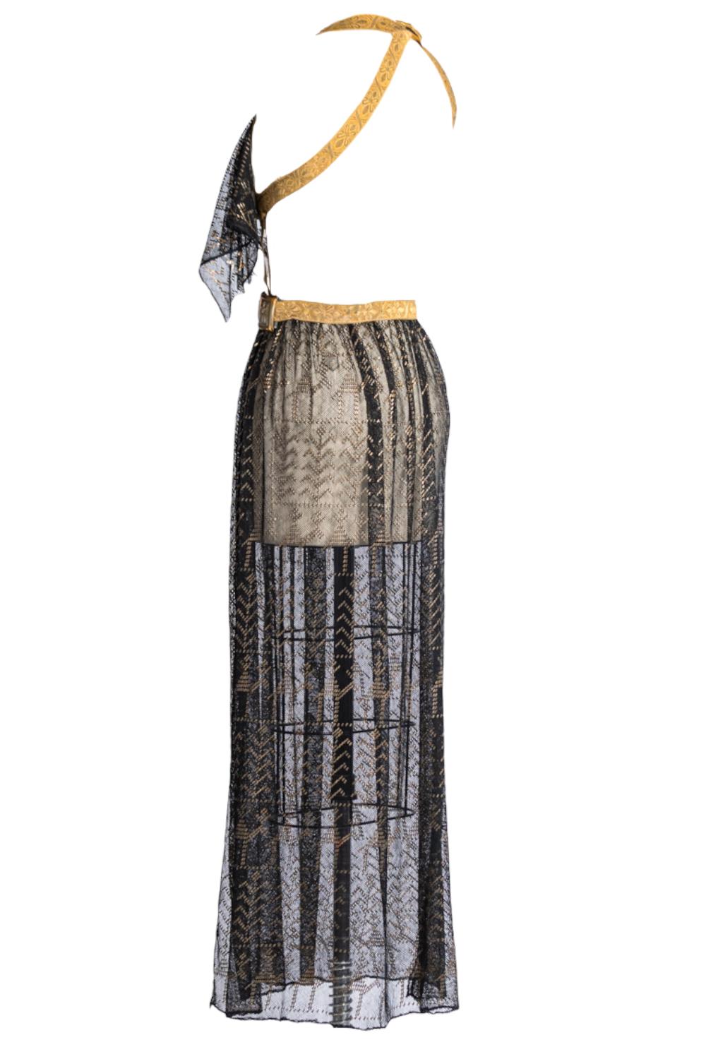 MORPHEW ATELIER Robe d'assaut égyptienne antique en filet de coton noir et or, avec milit... en vente 1