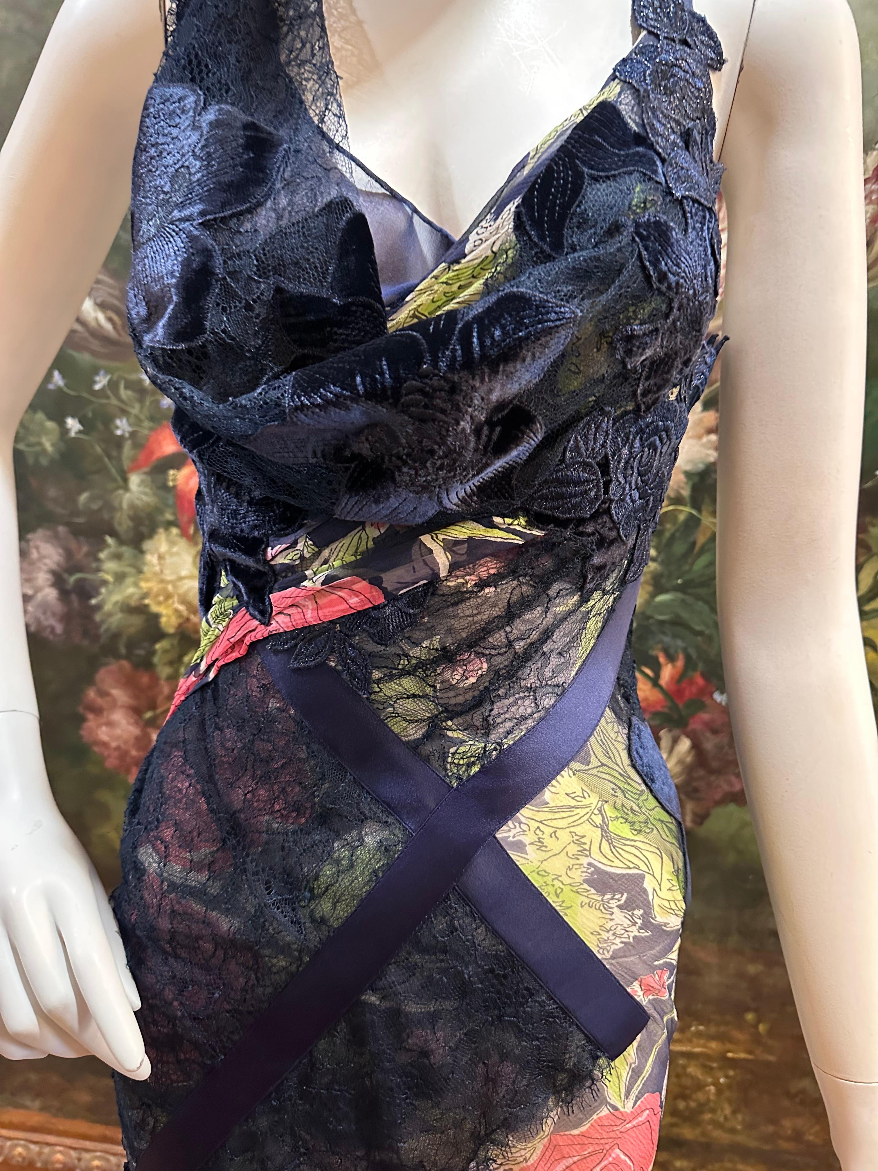 MORPHEW ATELIER Navy Blue & Pink Silk Chiffon & Lace  Gown with Velvet Floral Ap In Excellent Condition For Sale In New York, NY