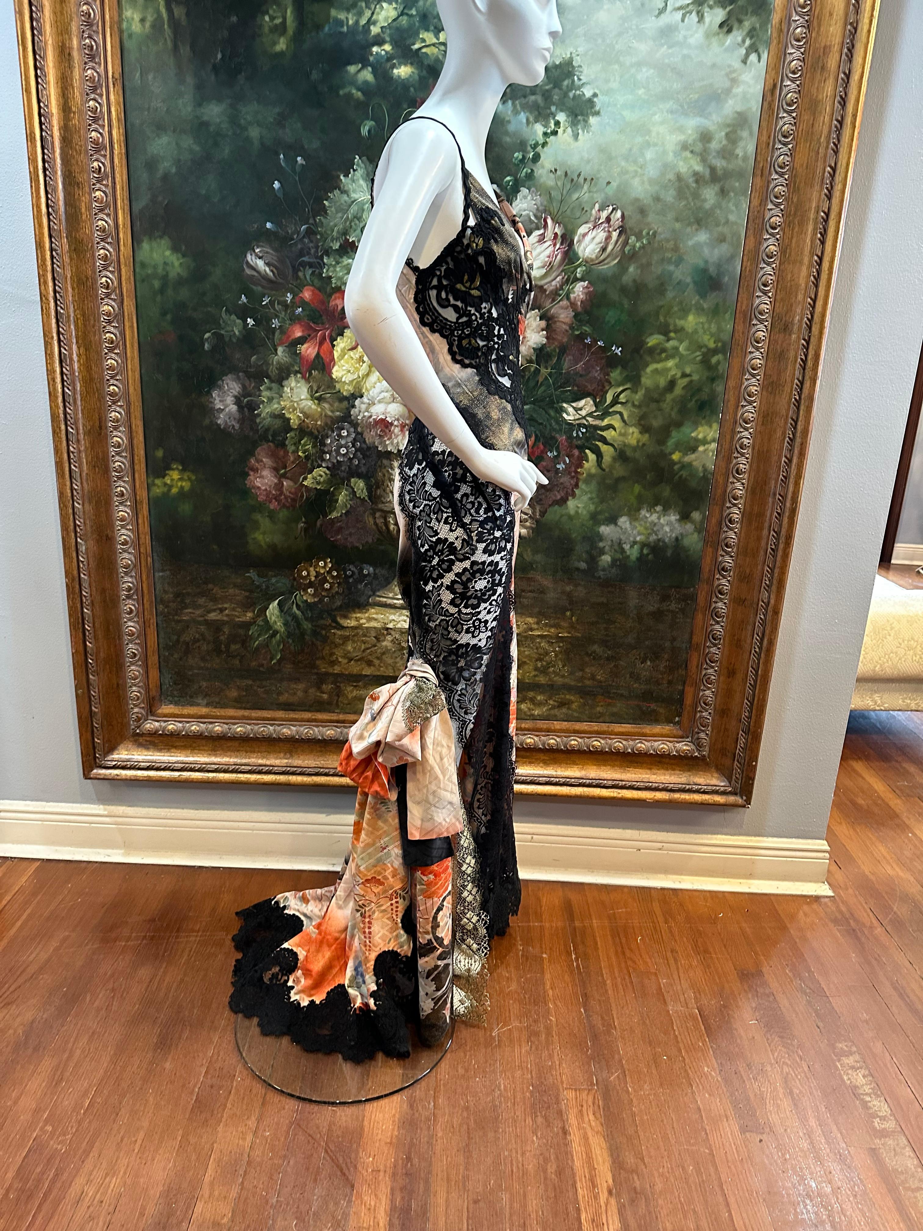 MORPHEW ATELIER Bata de seda japonesa caqui y negra y encaje patchwork en Excelente estado para la venta en New York, NY