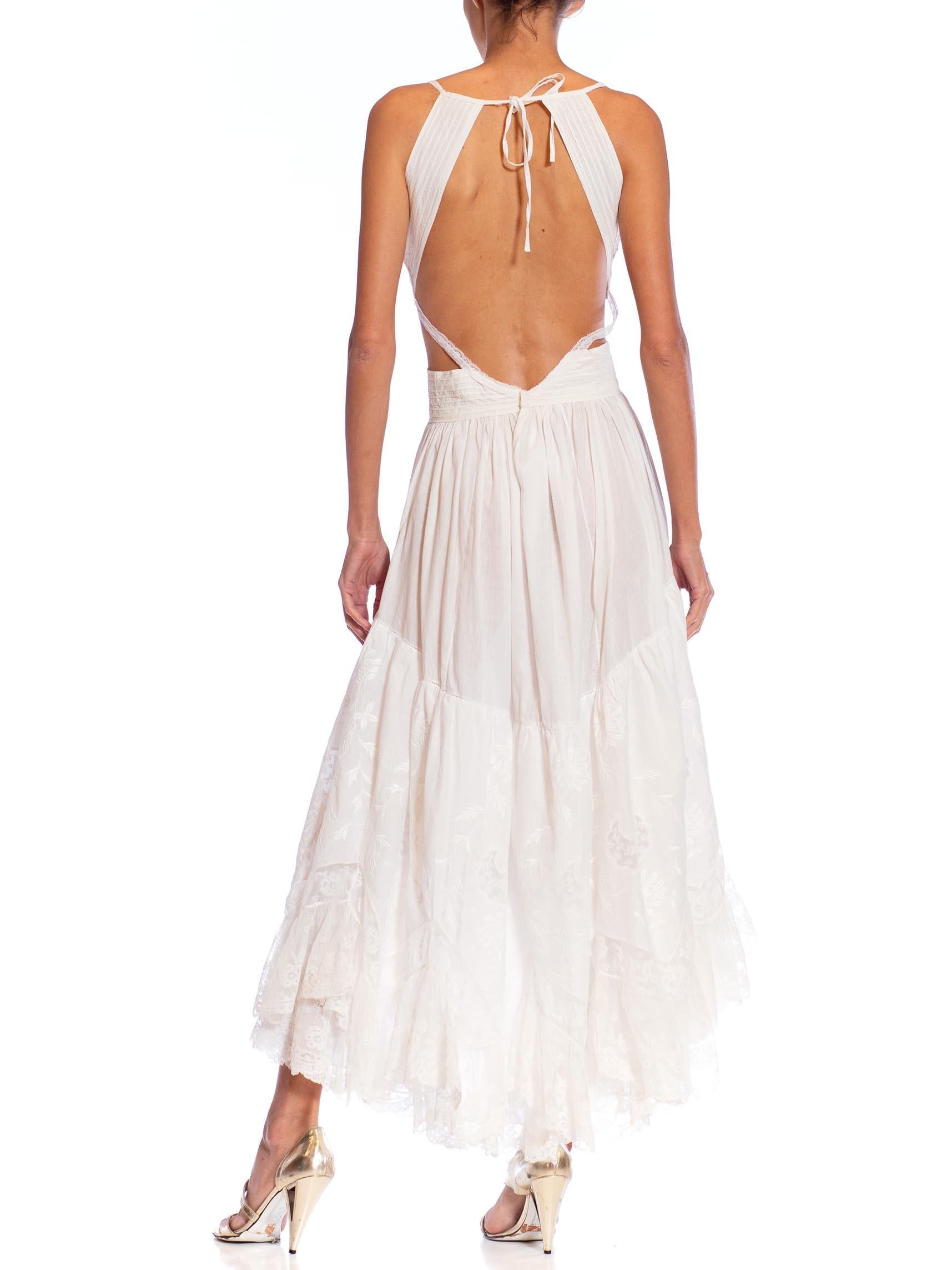 MORPHEW ATELIER Weißes handbesticktes viktorianisches Kleid aus Baumwolle und Spitze mit Cut-O im Angebot 1