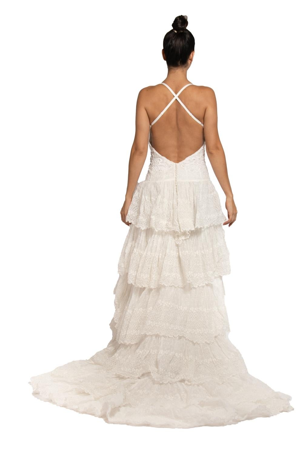MORPHEW ATELIER Weißes Hochzeitskleid aus Bio-Baumwolle mit Ösen und Spitze mit Vict im Angebot 1