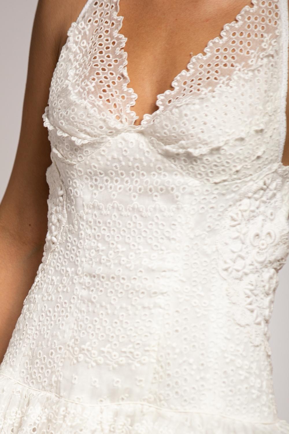 MORPHEW ATELIER Weißes Hochzeitskleid aus Bio-Baumwolle mit Ösen und Spitze mit Vict im Angebot 4