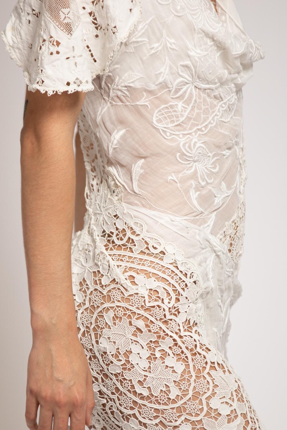 MORPHEW ATELIER Weißes viktorianisches handbesticktes Kleid aus Bio-Baumwolle mit Handbesatz im Angebot 5