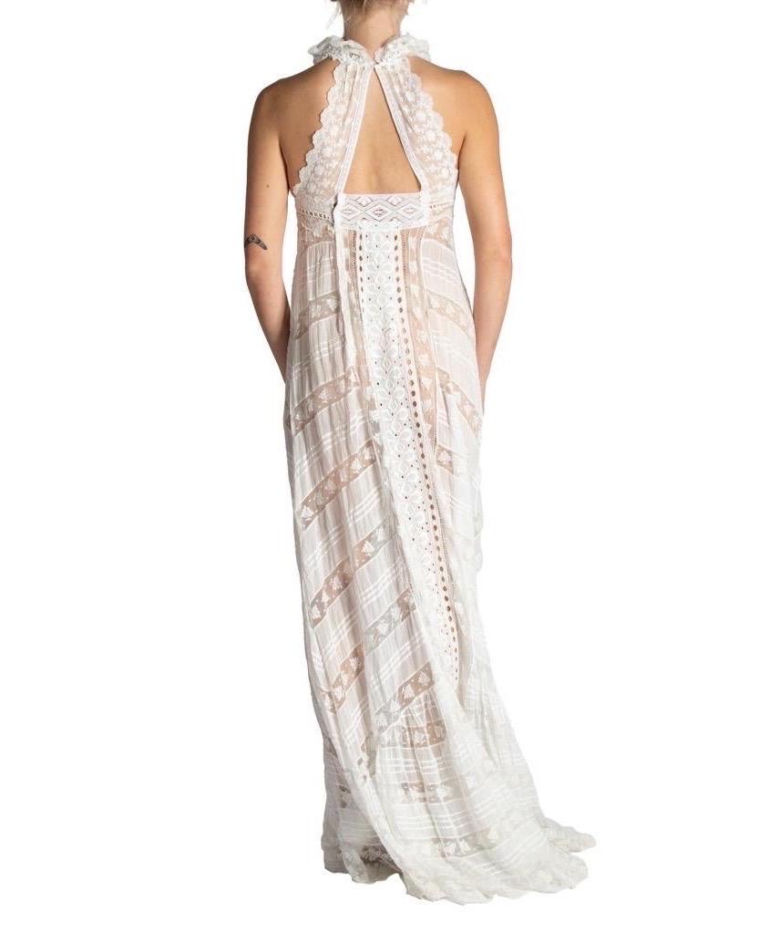 MORPHEW ATELIER Weißes Kleid mit Neckholder aus Bio-Baumwolle Voile und viktorianischer Spitze im Angebot 1