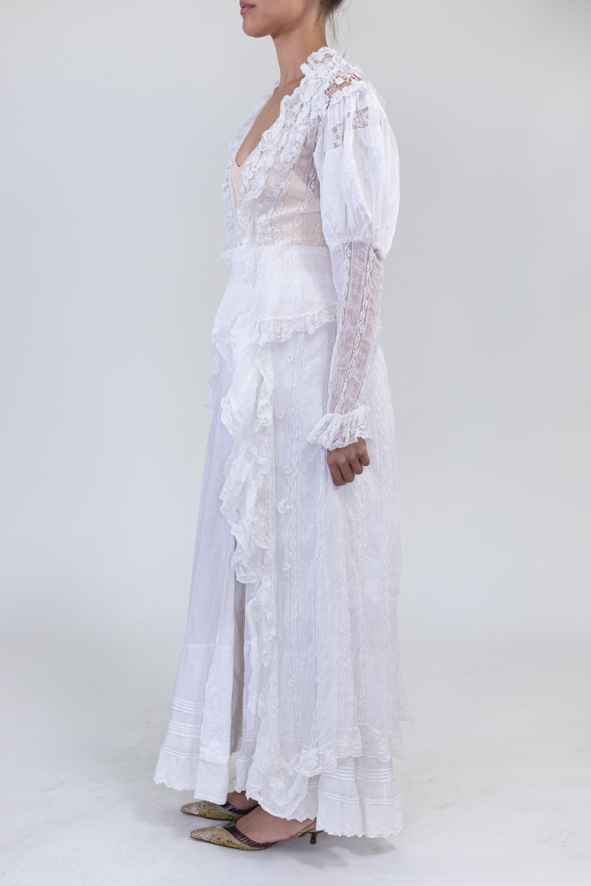 MORPHEW ATELIER Weißes viktorianisches Kleid aus Baumwolle und handgefertigter Spitze mit langen Ärmeln im Angebot 2