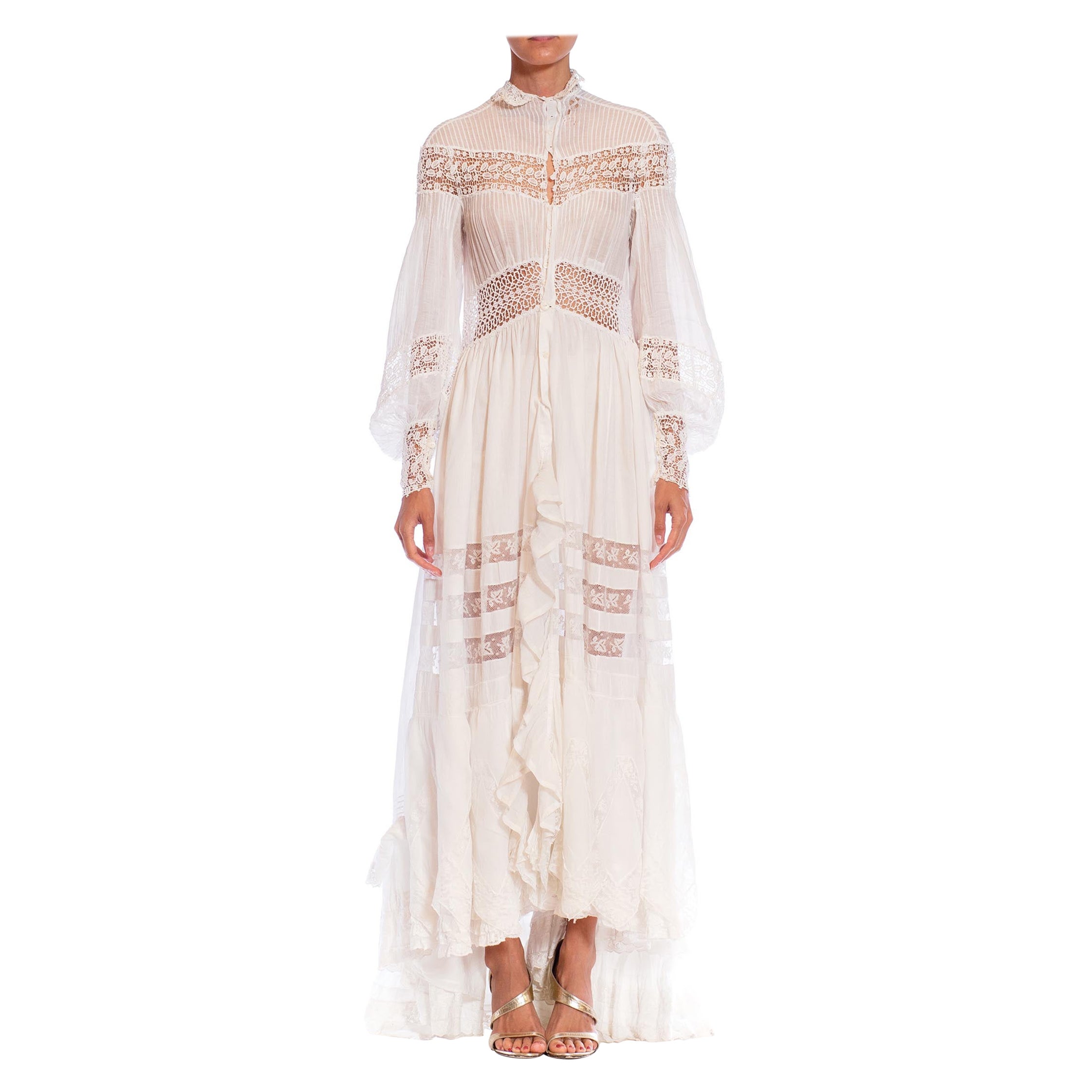 MORPHEW ATELIER Bata blanca victoriana de algodón y encaje sobredimensionada