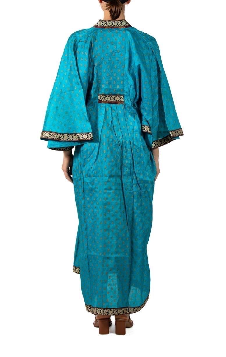 COLLECTION I.D. Collection bleu azur et or Indian Sari Silk Butterfly Sleeve Kaftan D Pour femmes en vente