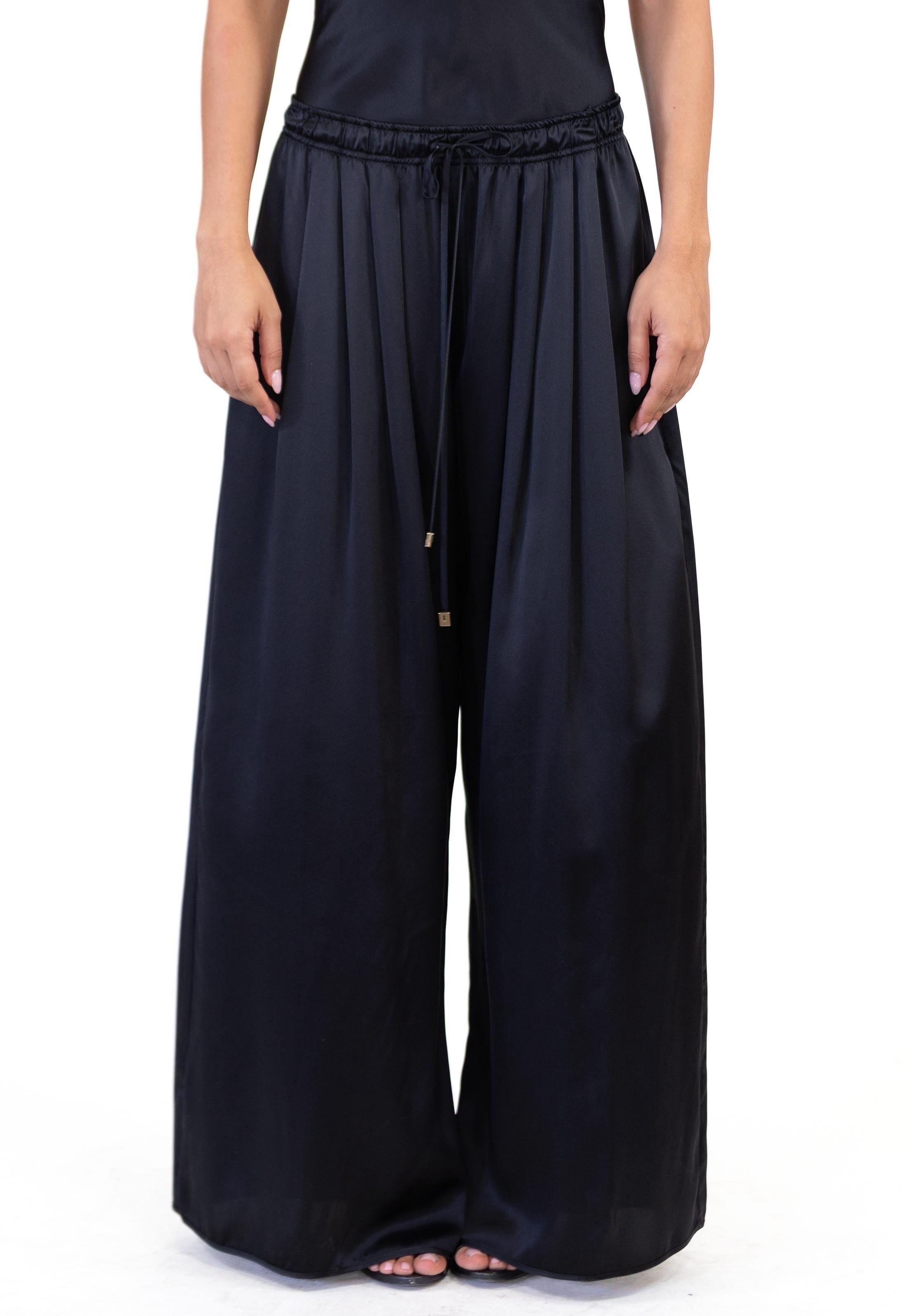 MORPHEW COLLECTION Black Silk Charmeuse Oversized Box Pleat Pants
MORPHEW COLLECTION is made entirely by hand in our NYC Ateliér of rare antique materials sourced from around the globe. Our sustainable vintage materials represent over a century of