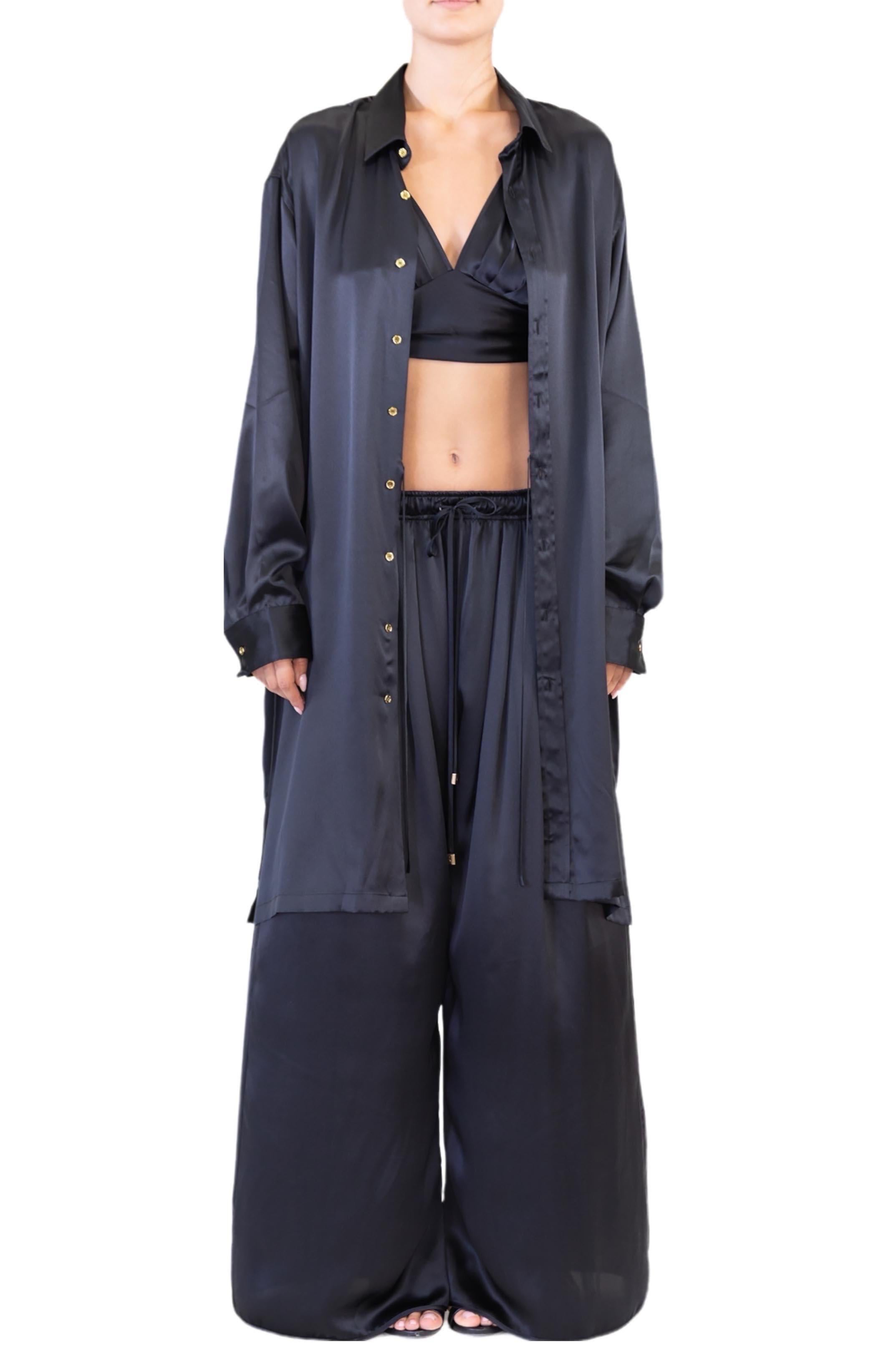 MORPHEW COLLECTION Schwarzes Hemdkleid aus Seiden-Charmeuse in Übergröße mit Knopfleiste Damen im Angebot