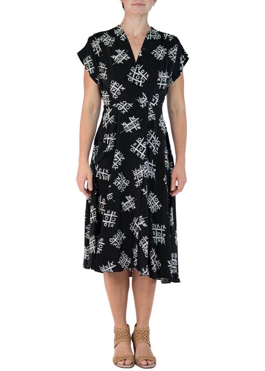 Morphew Collection Black & White Tic Tac Toe Novelty Print Cold Rayon Bias Dress Master Medium
MORPHEW COLLECTION is made entirely by hand in our NYC Ateliér of rare antique materials sourced from around the globe. Our sustainable vintage materials