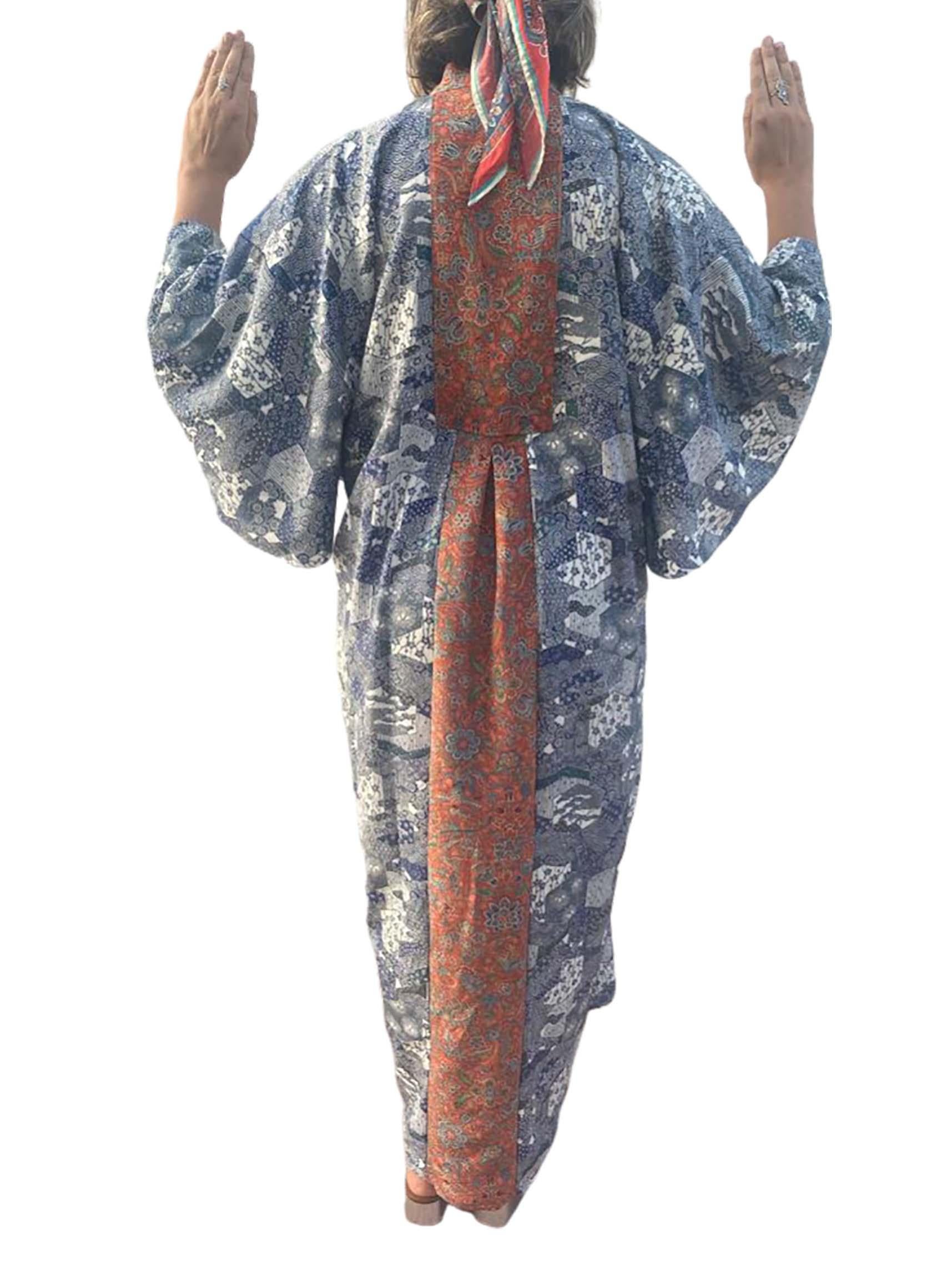Women's Morphew Collection Blue And White Japanese Kimono Silk Tile Print Kaftan With T For Sale