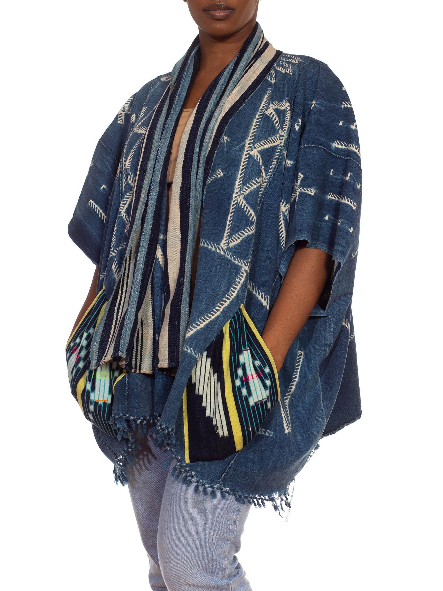 MORPHEW COLLECTION Poncho blu e avorio in cotone denim tessuto a mano in indaco africano 3