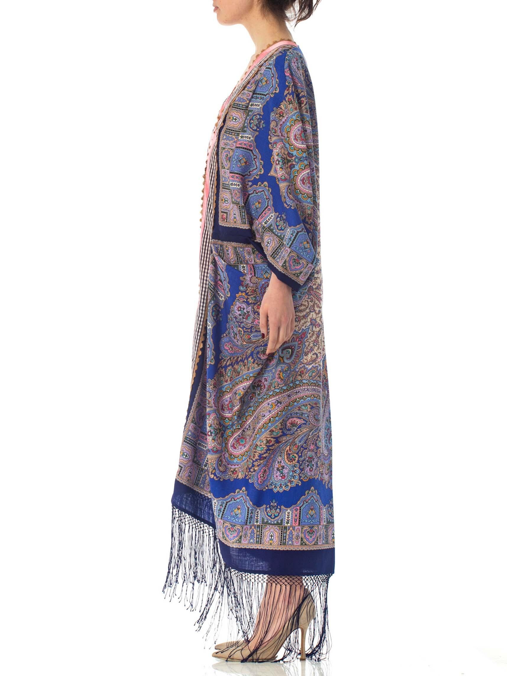 Gris Mouchoir cocon en laine à motif cachemire bleu avec bordure en ruban de velours MORPHEW COLLECTION en vente
