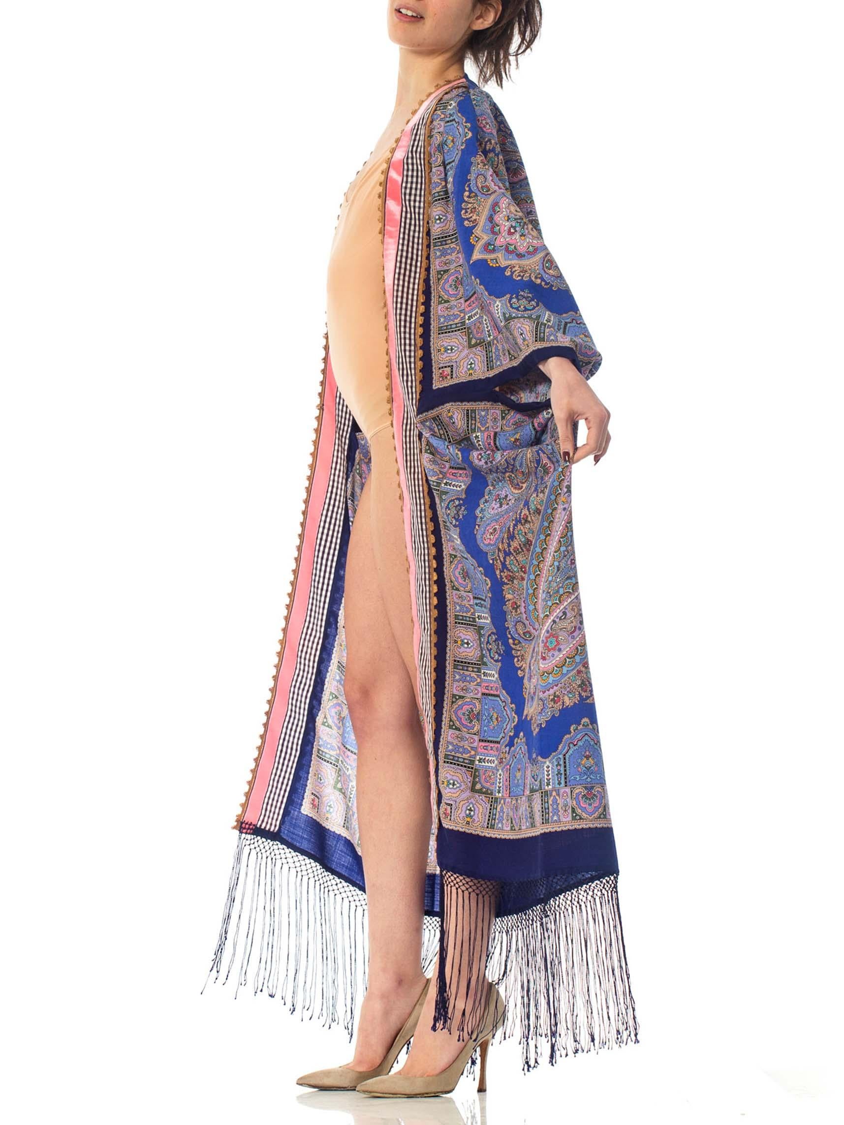 Mouchoir cocon en laine à motif cachemire bleu avec bordure en ruban de velours MORPHEW COLLECTION Pour femmes en vente