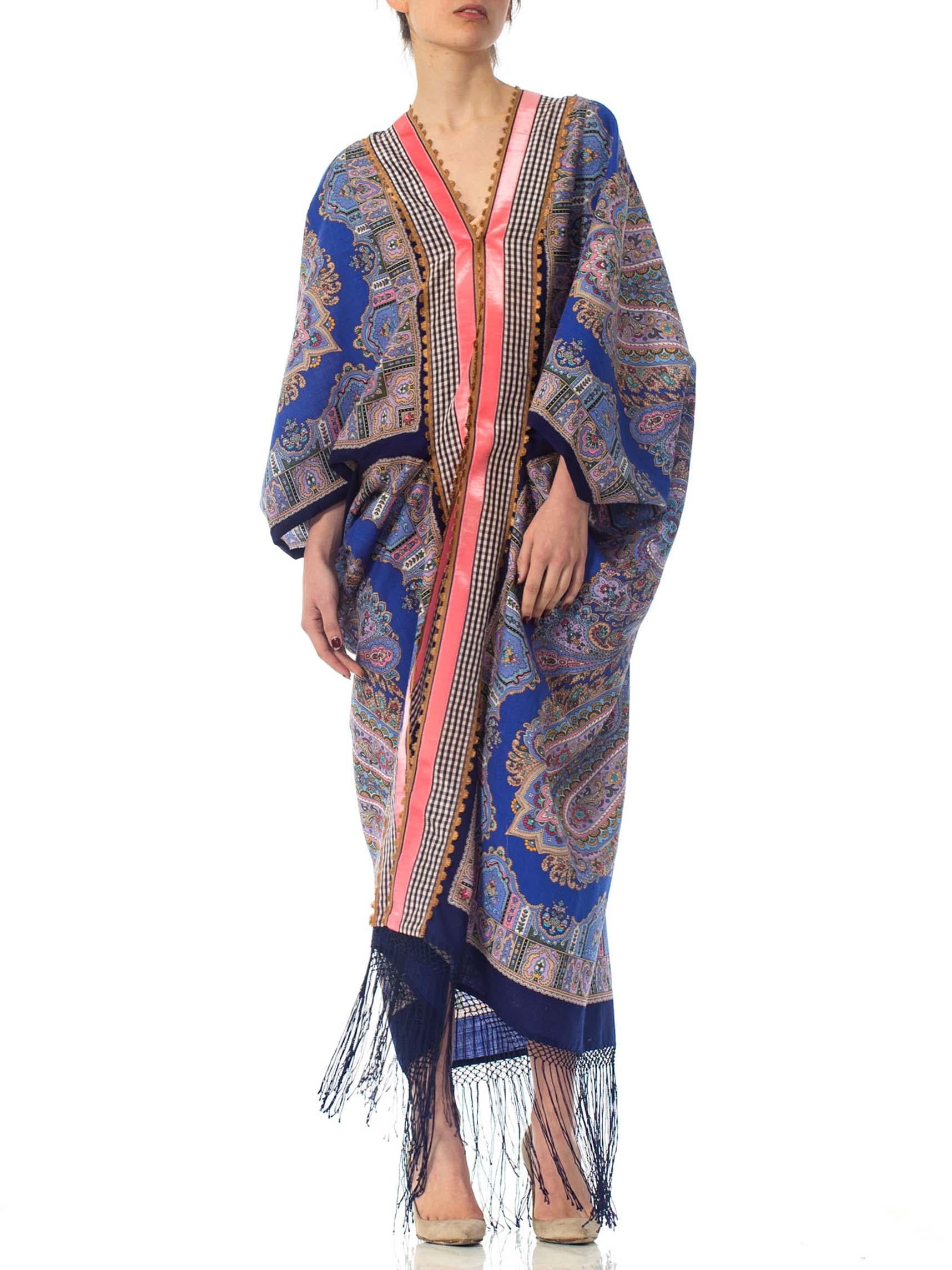 Mouchoir cocon en laine à motif cachemire bleu avec bordure en ruban de velours MORPHEW COLLECTION en vente 1