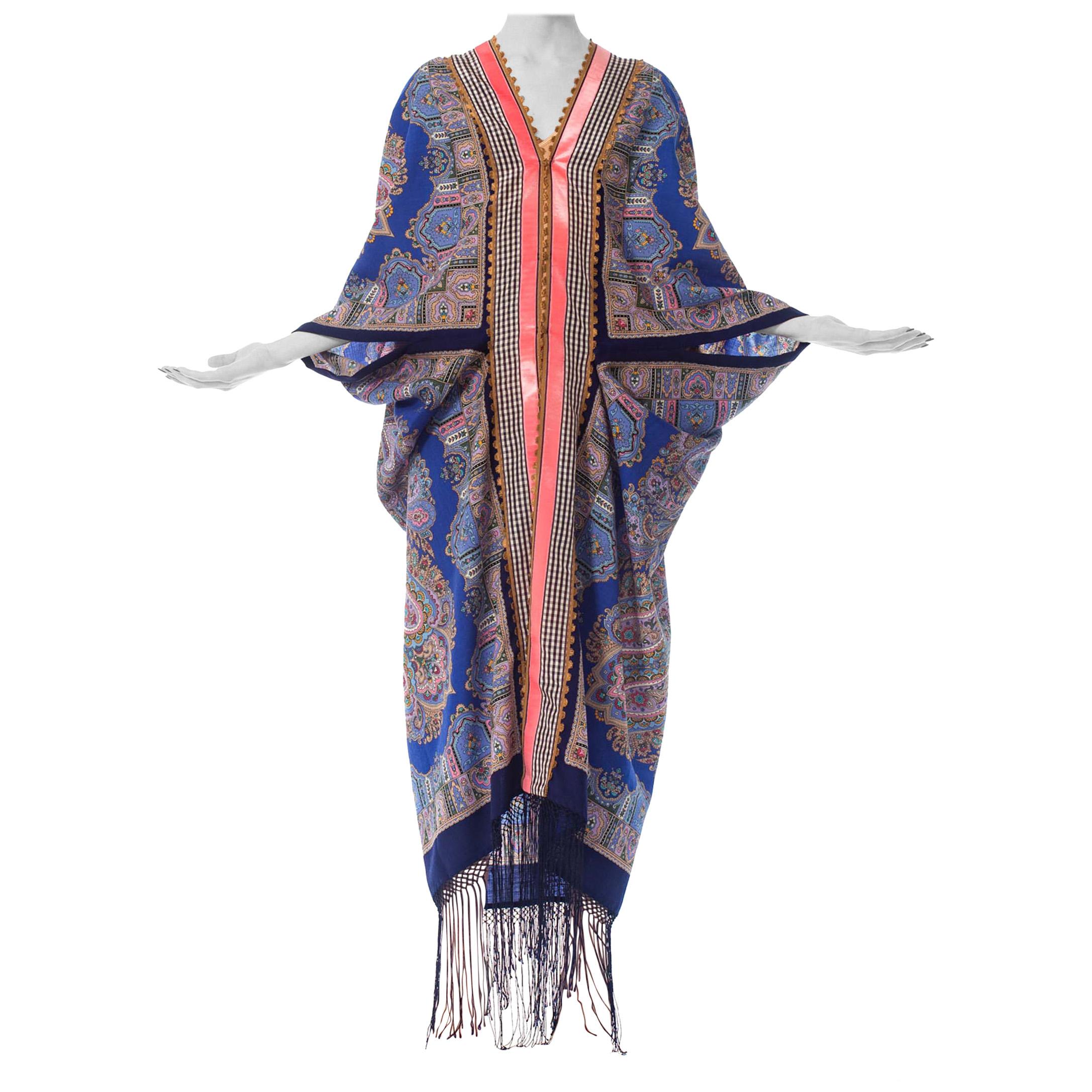 Mouchoir cocon en laine à motif cachemire bleu avec bordure en ruban de velours MORPHEW COLLECTION en vente