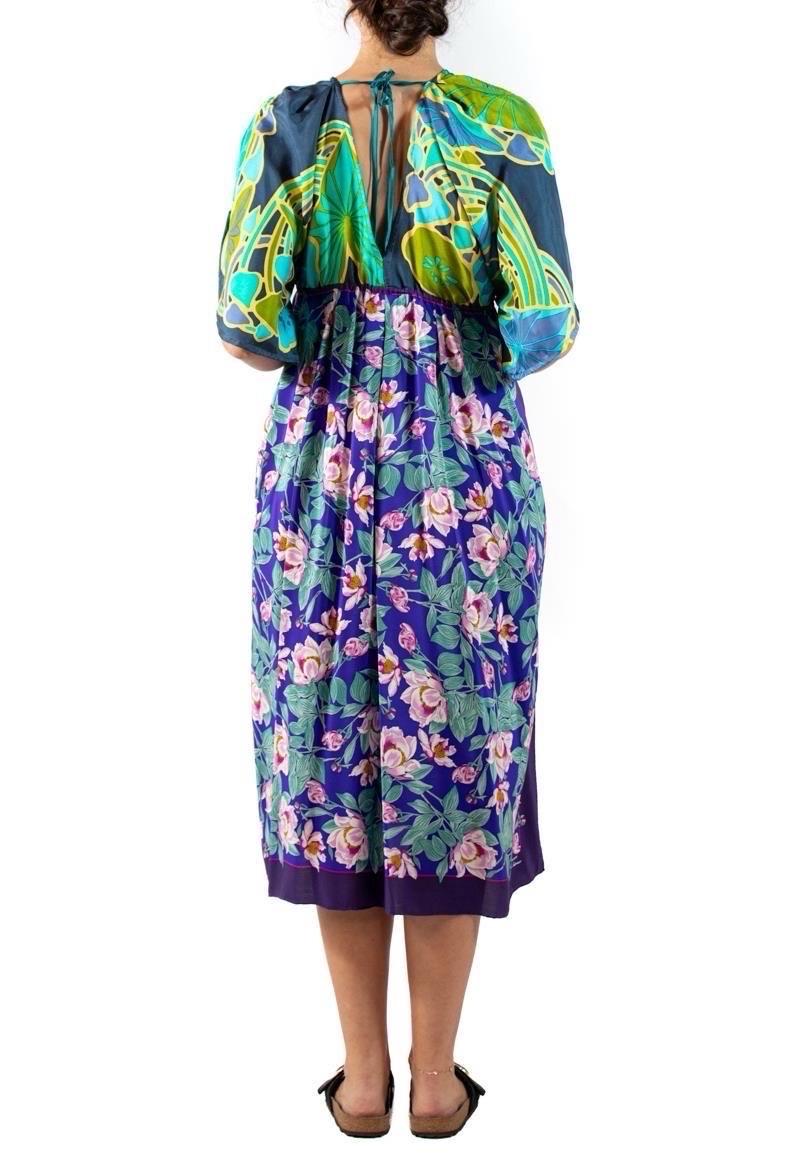 Morphew Collection Blau & Lila Paisley Seiden-Twill Kleid mit 4 Schals im Angebot 1