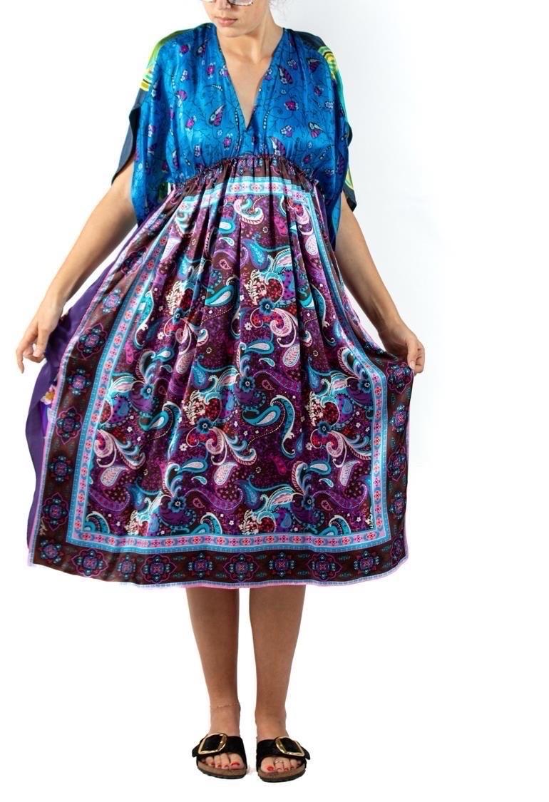 Morphew Collection Blau & Lila Paisley Seiden-Twill Kleid mit 4 Schals im Angebot 2