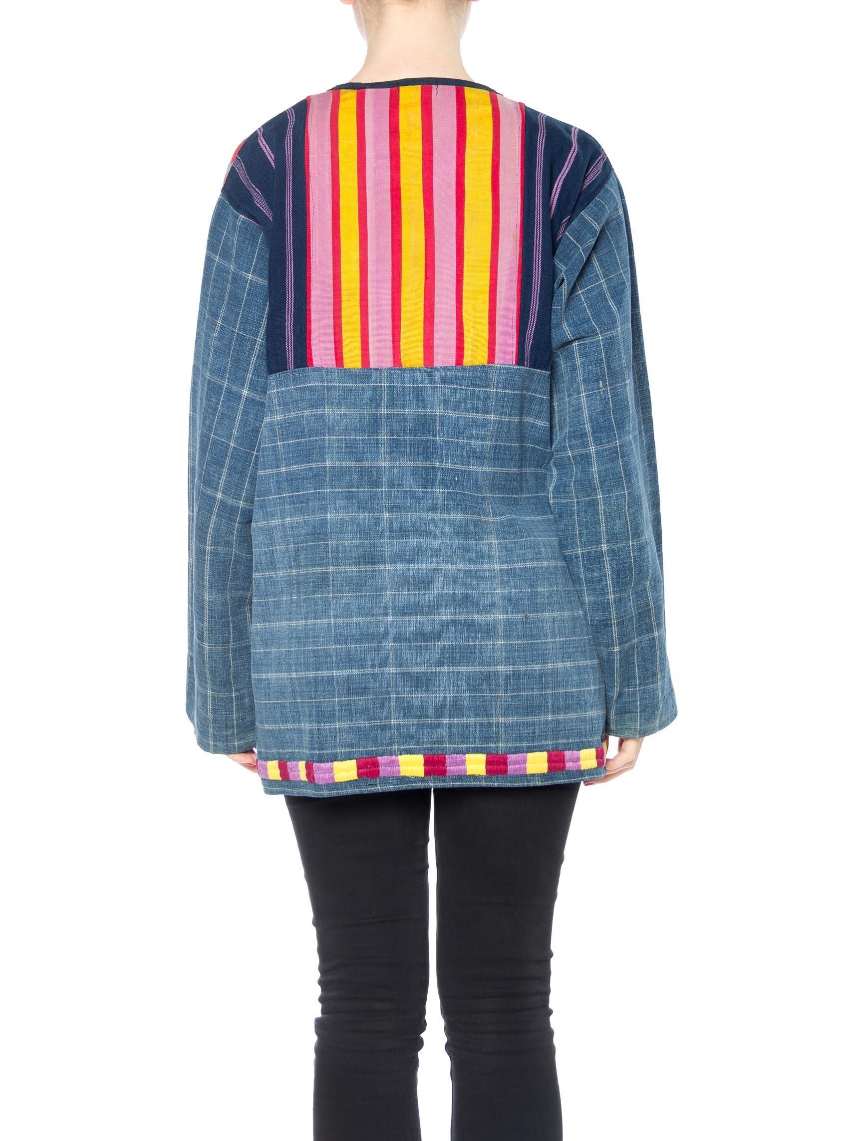 Pull en coton bleu indigo d'Amérique du Sud des années 1970 avec tissu coloré tissé à la main et haut Bon état - En vente à New York, NY