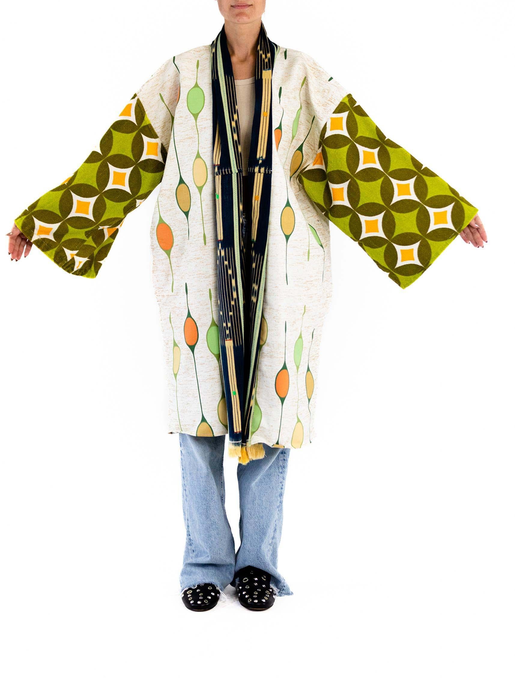 MORPHEW COLLECTION Cream & Green Cotton Tear Drop Design Beach Coat Duster In Excellent Condition For Sale In New York, NY