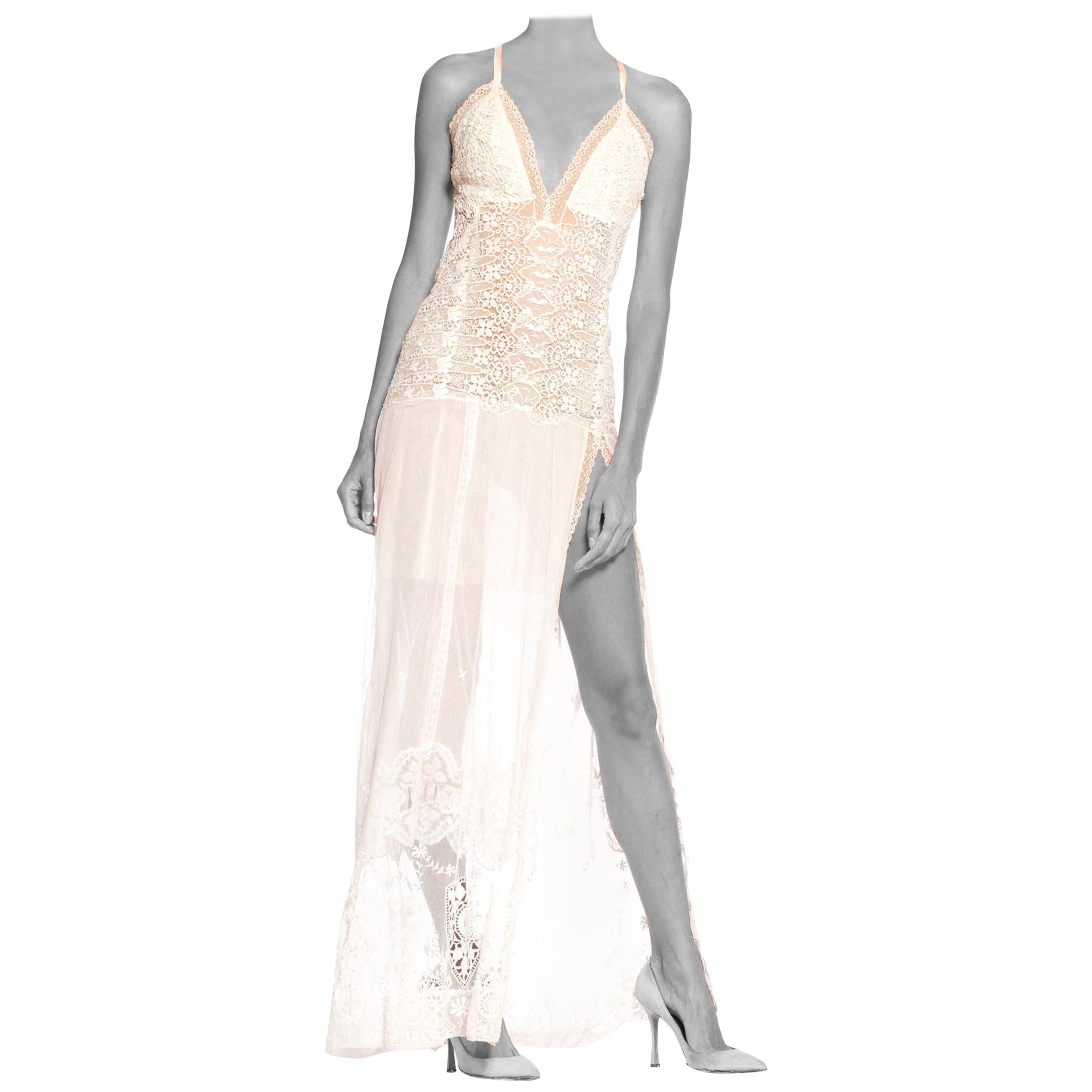 MORPHEW COLLECTION Weißes rückenfreies viktorianisches Kleid aus Baumwolle mit Spitze und Netz mit hohem S im Angebot