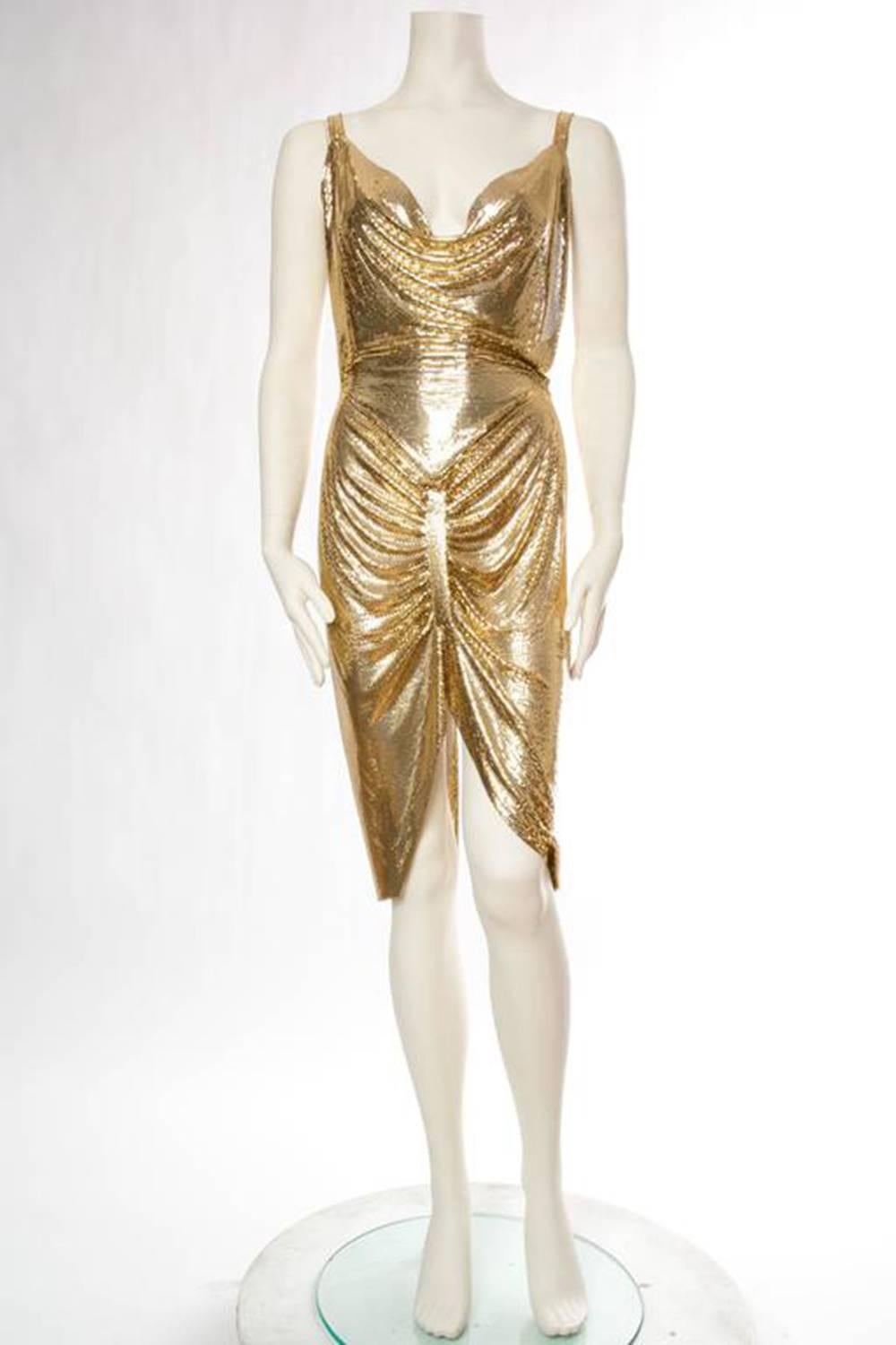 The Collective Morphew - Robe en maille de métal doré  Neuf - En vente à New York, NY