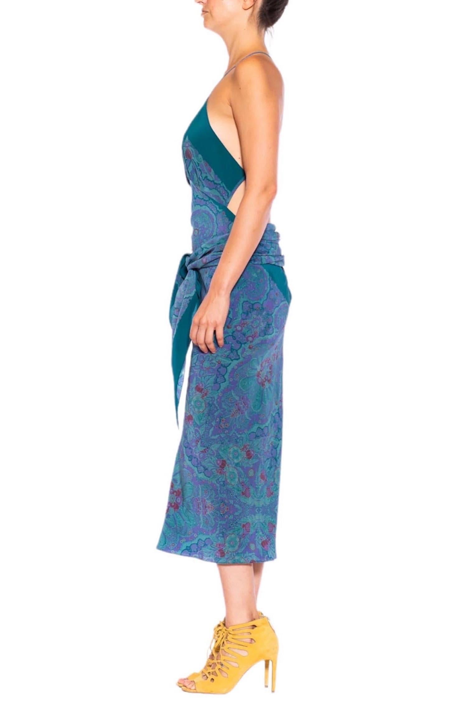 MORPHEW COLLECTION Grünes & lila Seiden-Sagittarius Ein-Schal-Kleid aus A  im Zustand „Hervorragend“ im Angebot in New York, NY