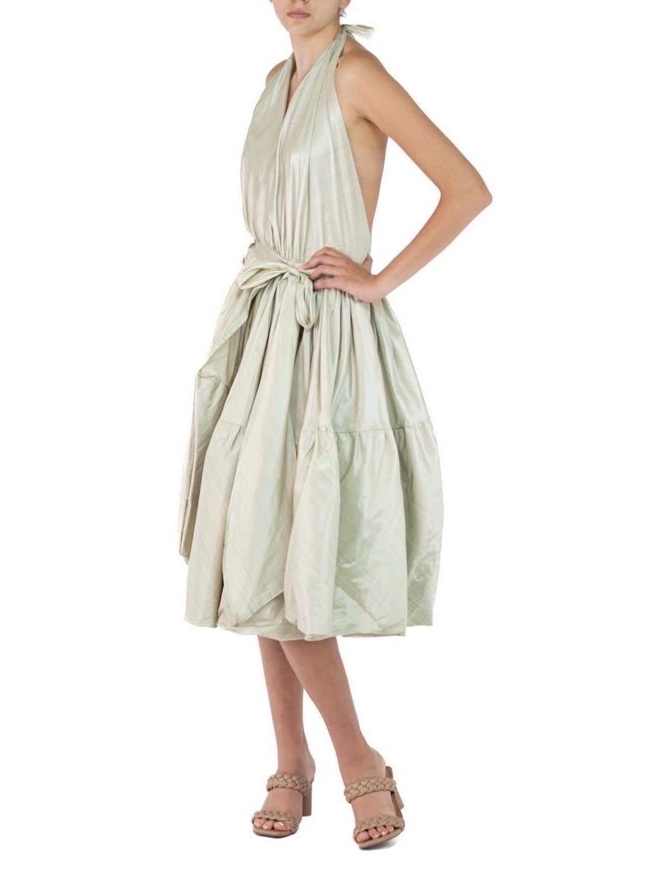 Morphew Kollektion Hellgrünes Kleid aus Seidentaft in Grün Damen im Angebot