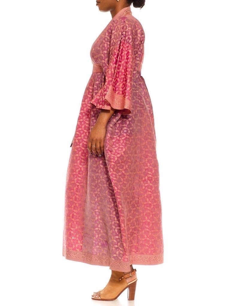 MORPHEW COLLECTION Flieder & Pfirsichfarbener karierter Seidenkaftan aus Sari aus Vintage Sari im Zustand „Hervorragend“ im Angebot in New York, NY