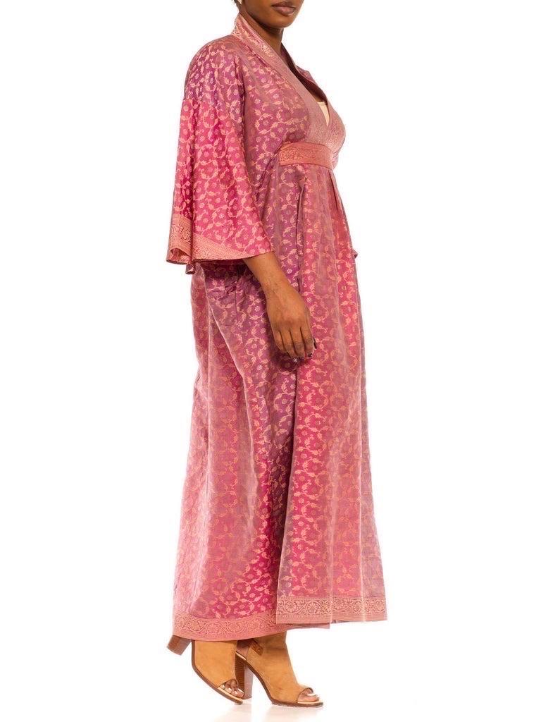 MORPHEW COLLECTION Flieder & Pfirsichfarbener karierter Seidenkaftan aus Sari aus Vintage Sari Damen im Angebot