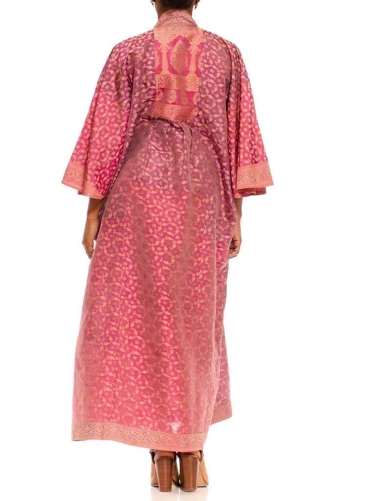 MORPHEW COLLECTION Flieder & Pfirsichfarbener karierter Seidenkaftan aus Sari aus Vintage Sari im Angebot 2