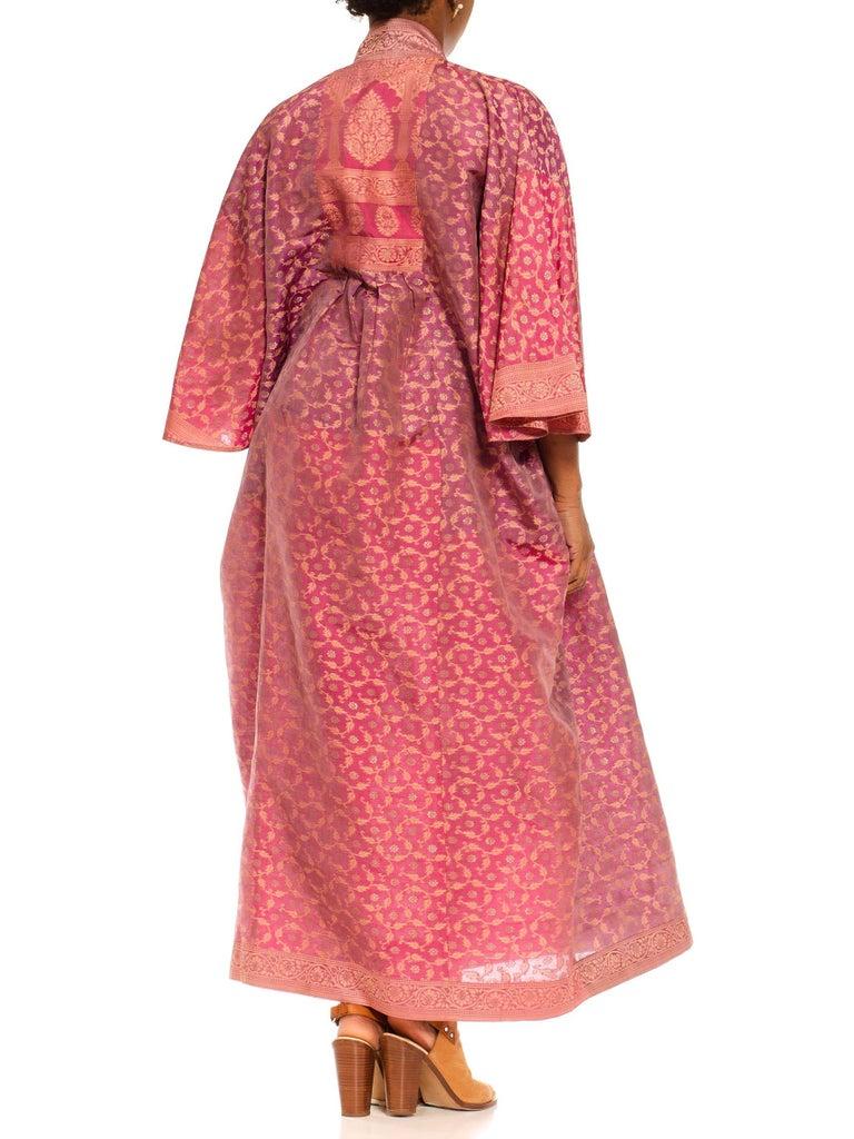 MORPHEW COLLECTION Flieder & Pfirsichfarbener karierter Seidenkaftan aus Sari aus Vintage Sari im Angebot 3