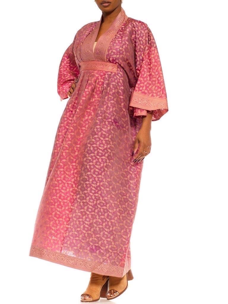 MORPHEW COLLECTION Flieder & Pfirsichfarbener karierter Seidenkaftan aus Sari aus Vintage Sari im Angebot 4