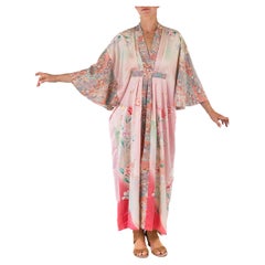 MORPHEW COLLECTION Japanischer Kimono aus Seide mit gemischten Pastellmuster und Blumendruck