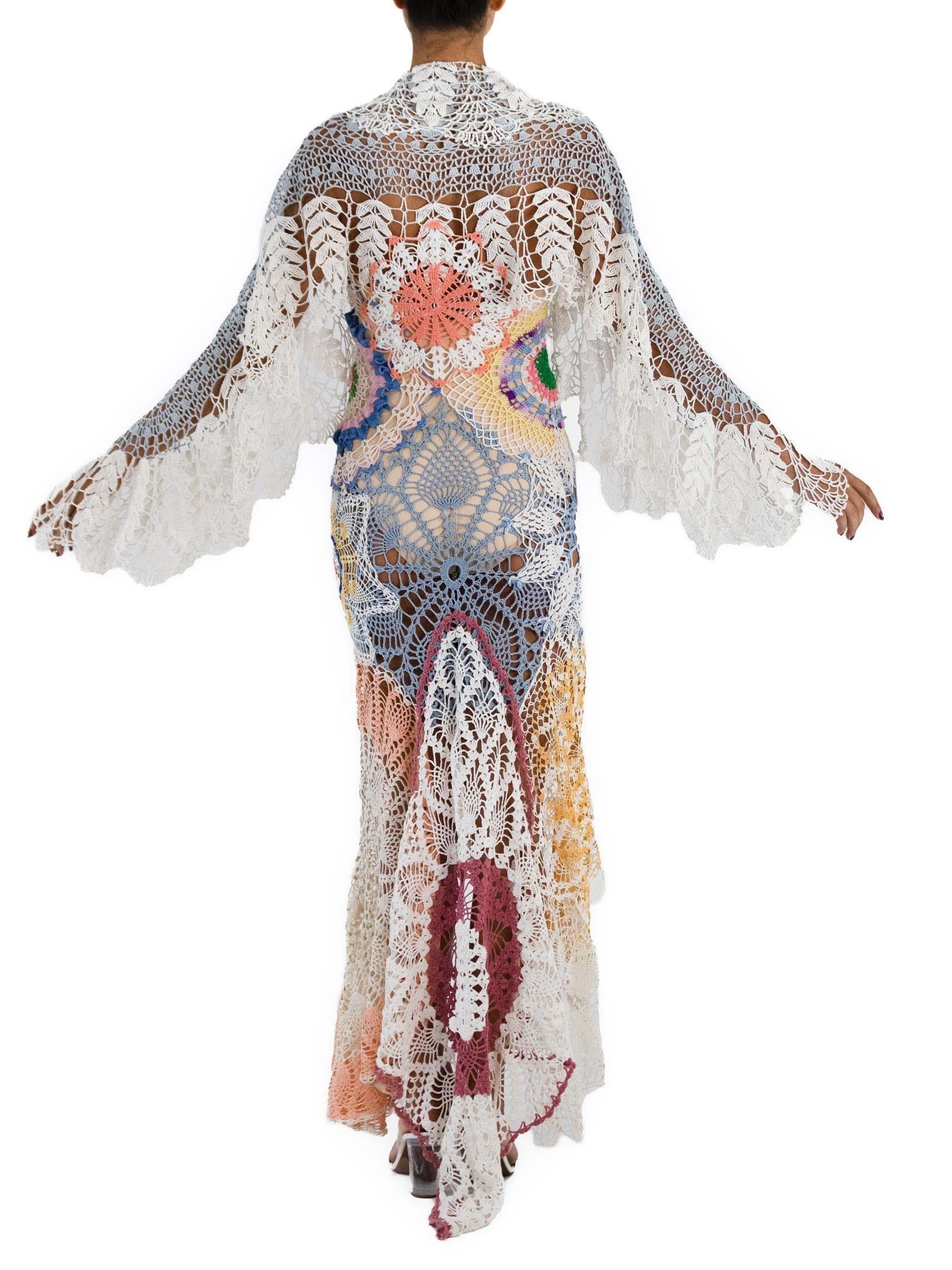 Morphew Collection - Robe longue vintage en coton crocheté multicolore avec manches en vente 3
