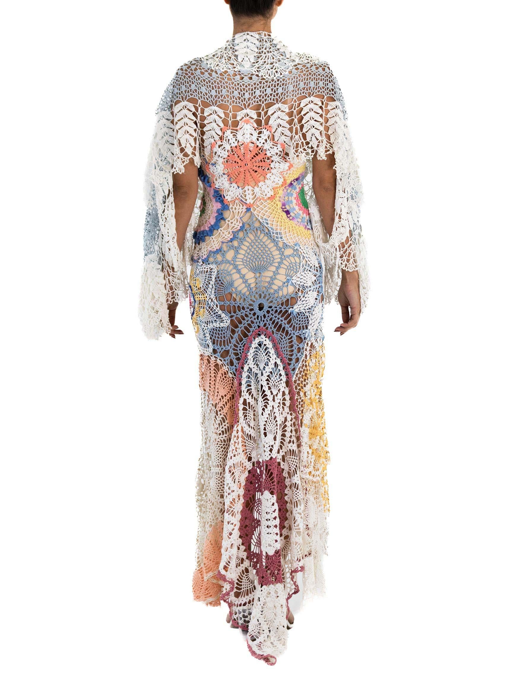 Morphew Collection - Robe longue vintage en coton crocheté multicolore avec manches en vente 5