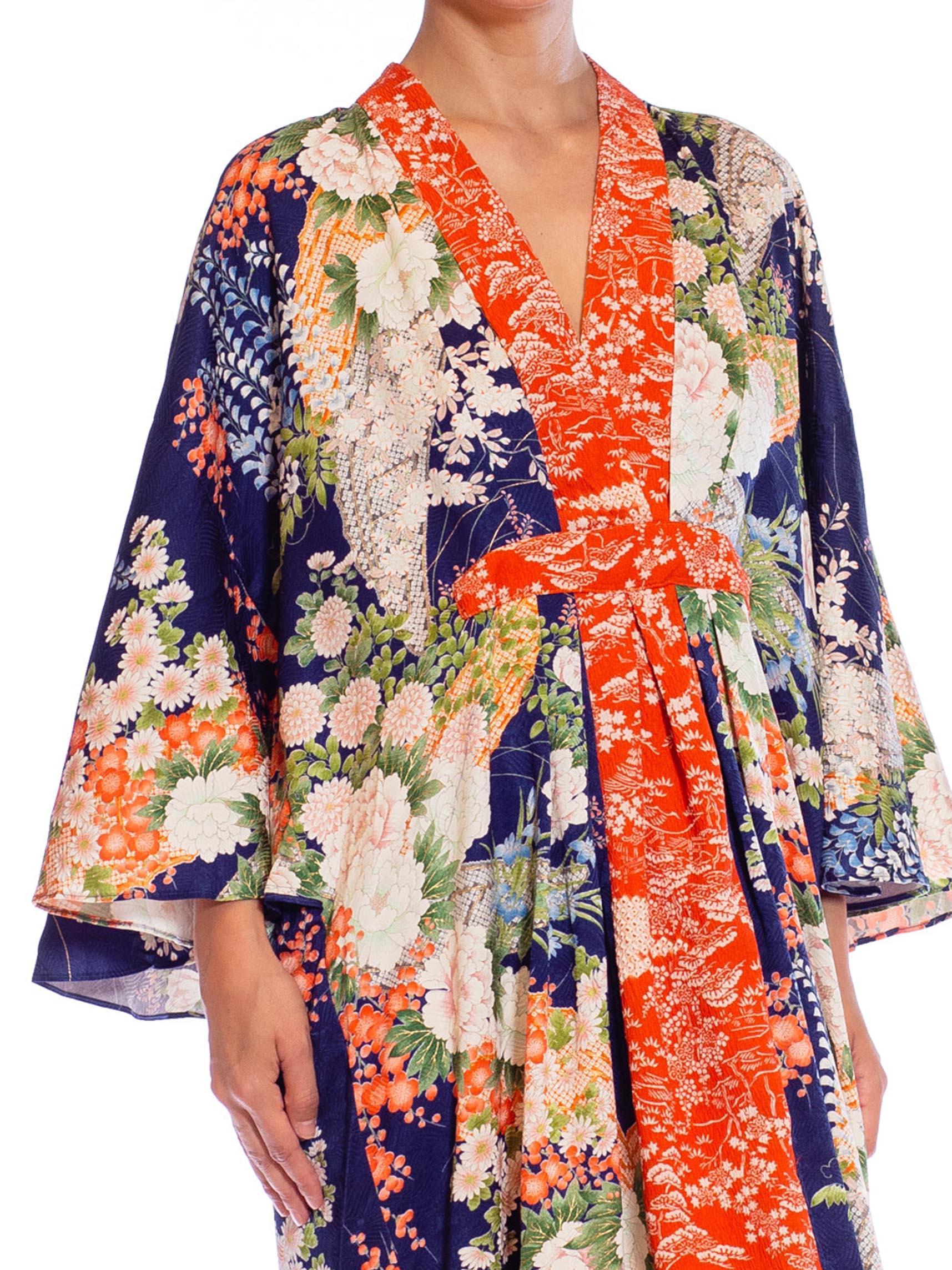 COLLECTION MORPHEW Caftan orange et bleu marine en soie de kimono japonais à motif floral  en vente 5