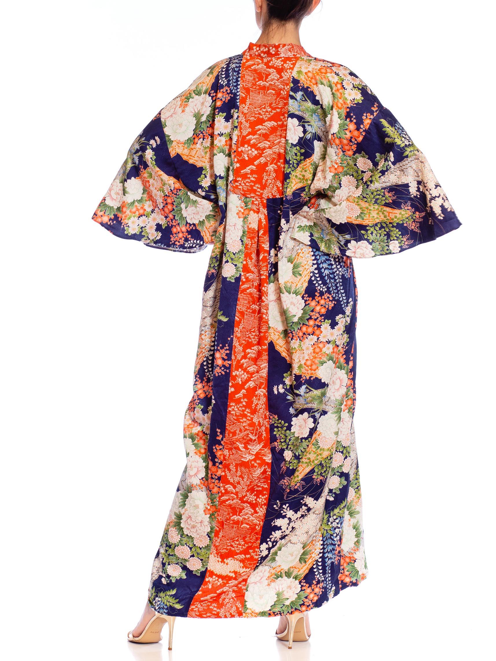 COLLECTION MORPHEW Caftan orange et bleu marine en soie de kimono japonais à motif floral  Pour femmes en vente
