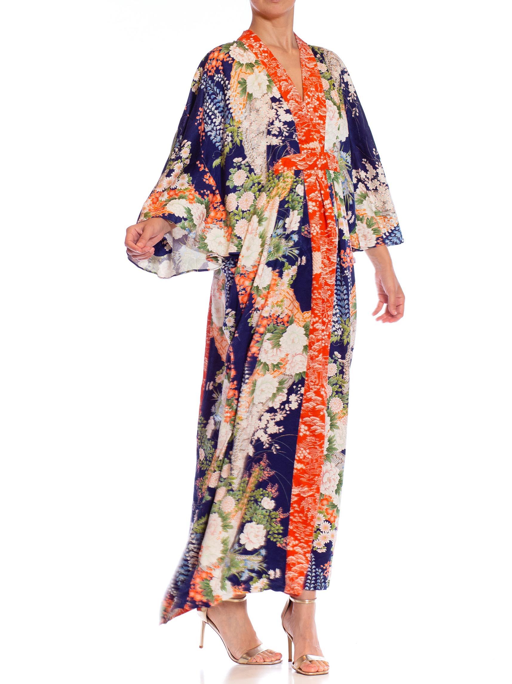 COLLECTION MORPHEW Caftan orange et bleu marine en soie de kimono japonais à motif floral  en vente 4