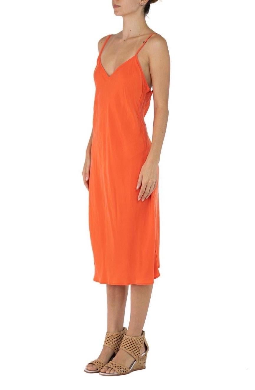 Morphew Kollektion Neon Orange Cold Rayon Schräg Maxi Slip Kleid Maxis im Angebot 1