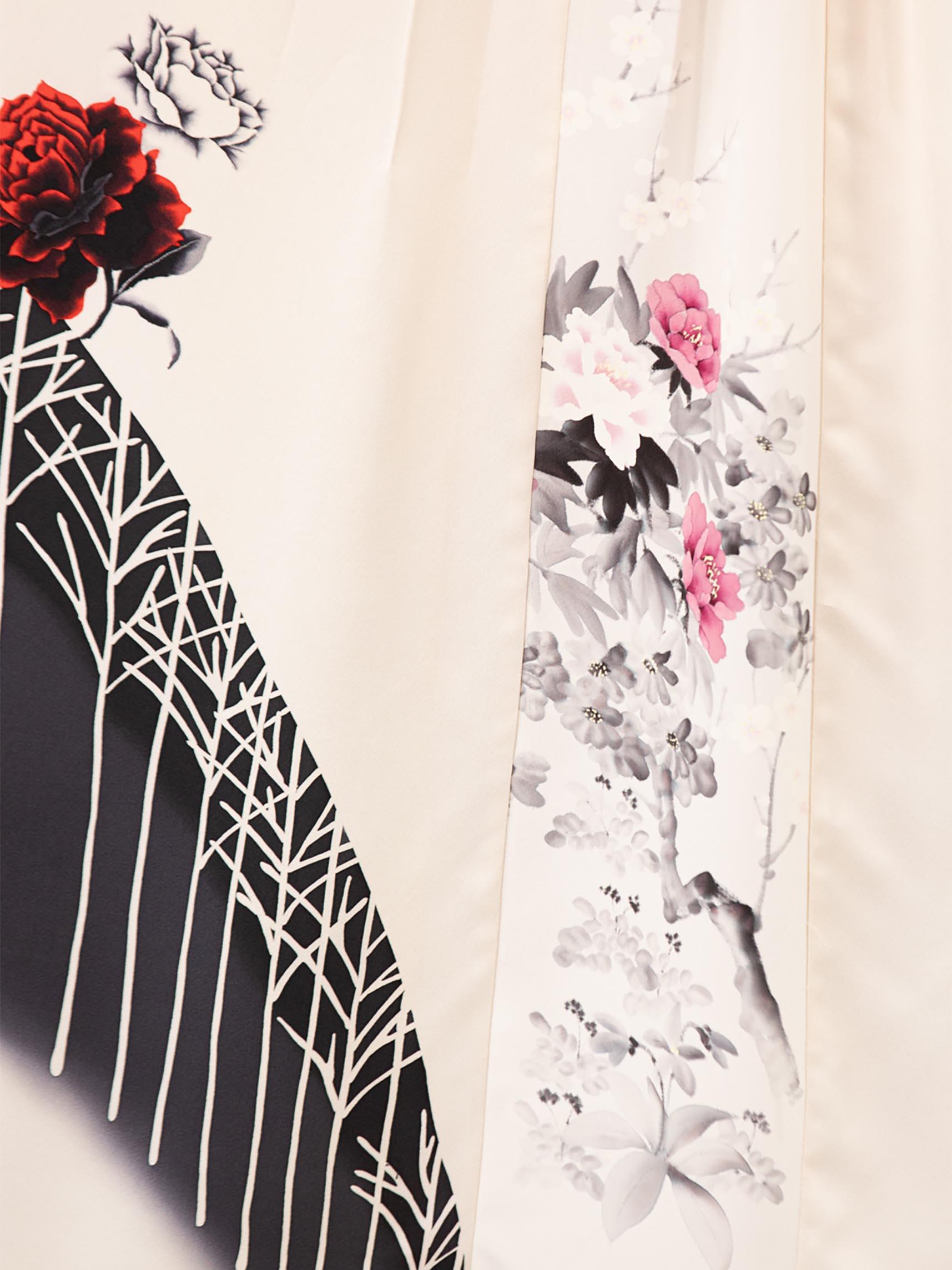 MORPHEW COLLECTION Off White Roses Print Japanese Kimono Silk Kaftan For Sale 6