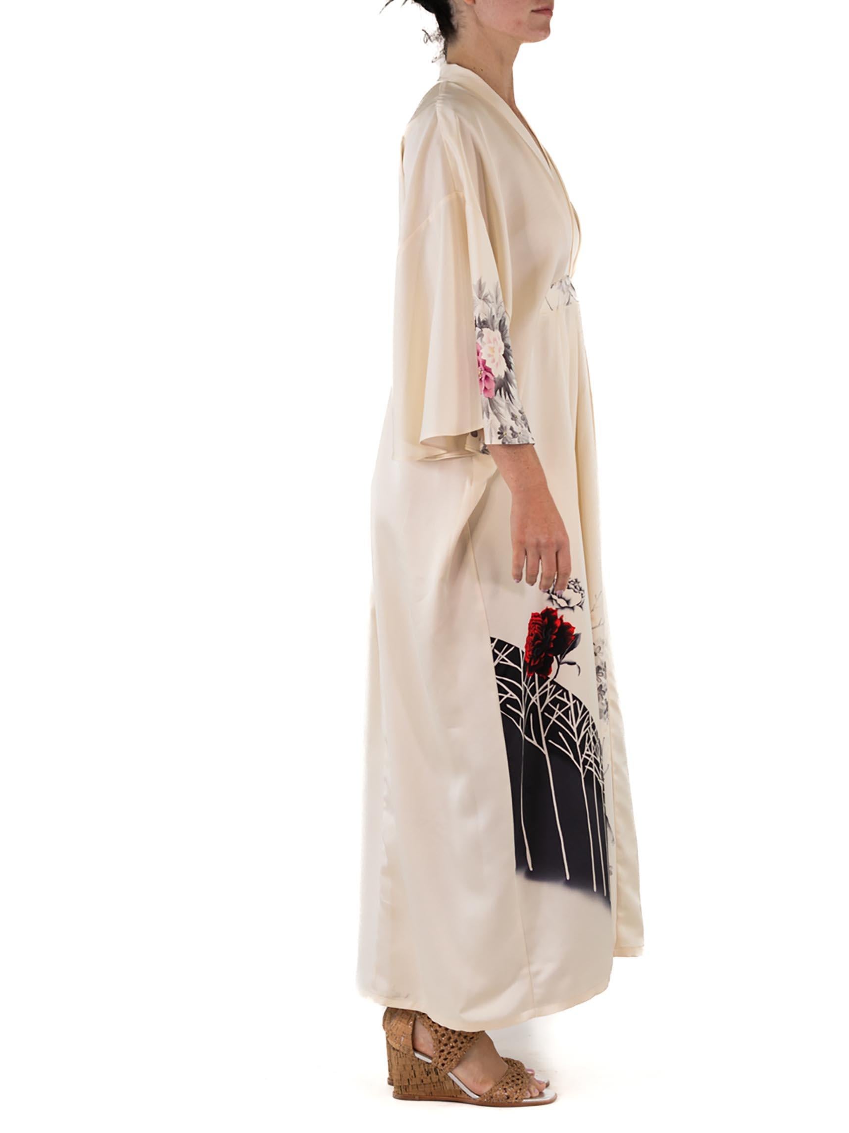 Women's MORPHEW COLLECTION Off White Roses Print Japanese Kimono Silk Kaftan For Sale