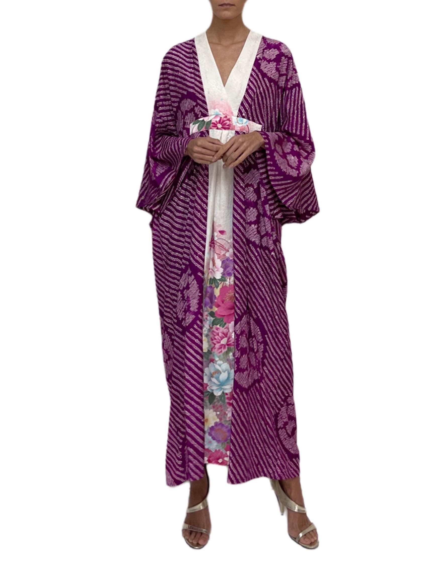 MORPHEW COLLECTION Lila & Cremefarbener japanischer Kimono aus Seide mit Blumenmuster Handgefärbt Shibori im Zustand „Hervorragend“ im Angebot in New York, NY