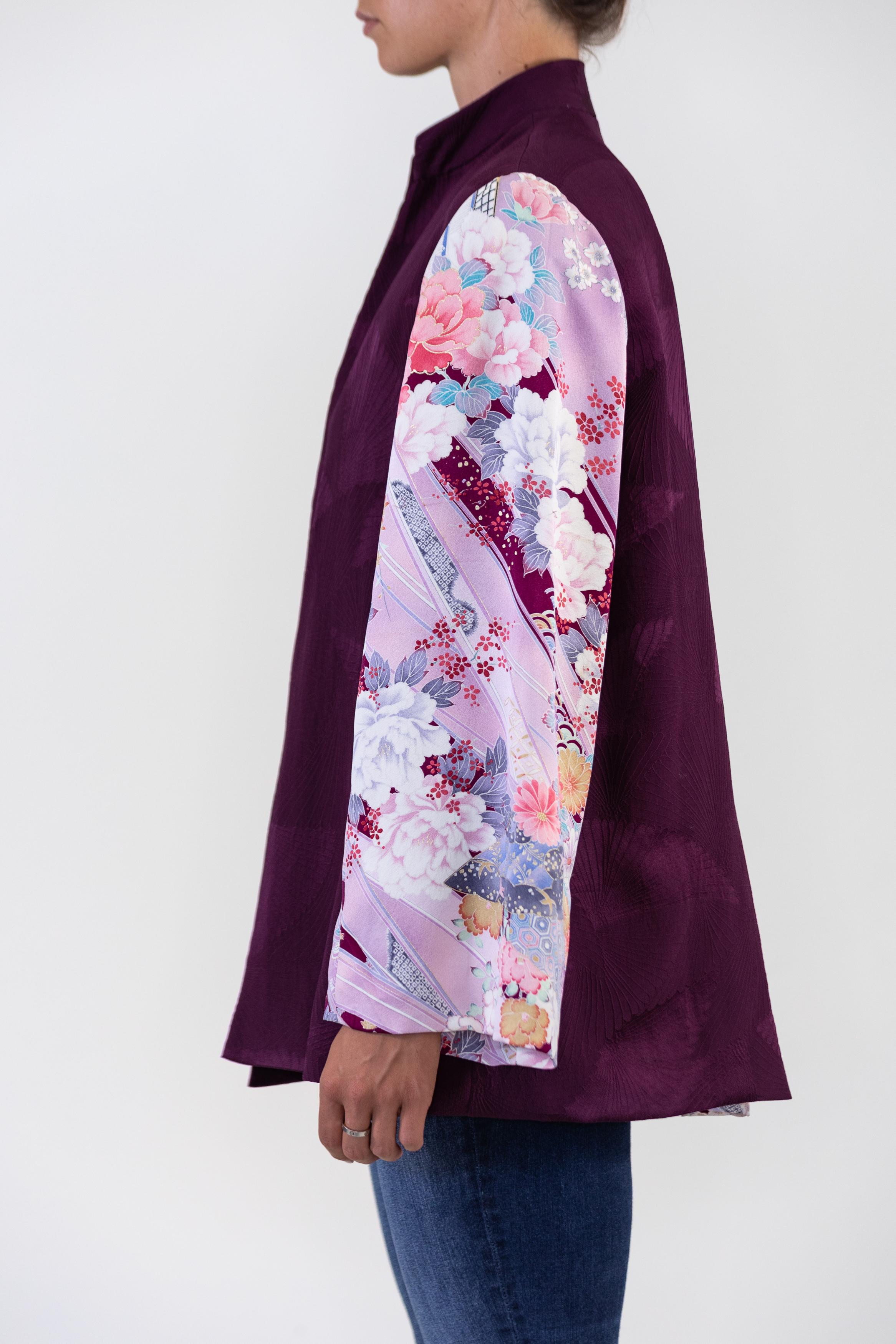 Morphew Collection Purple Floral Print Japanese Kimono Silk Jacket In Excellent Condition For Sale In New York, NY