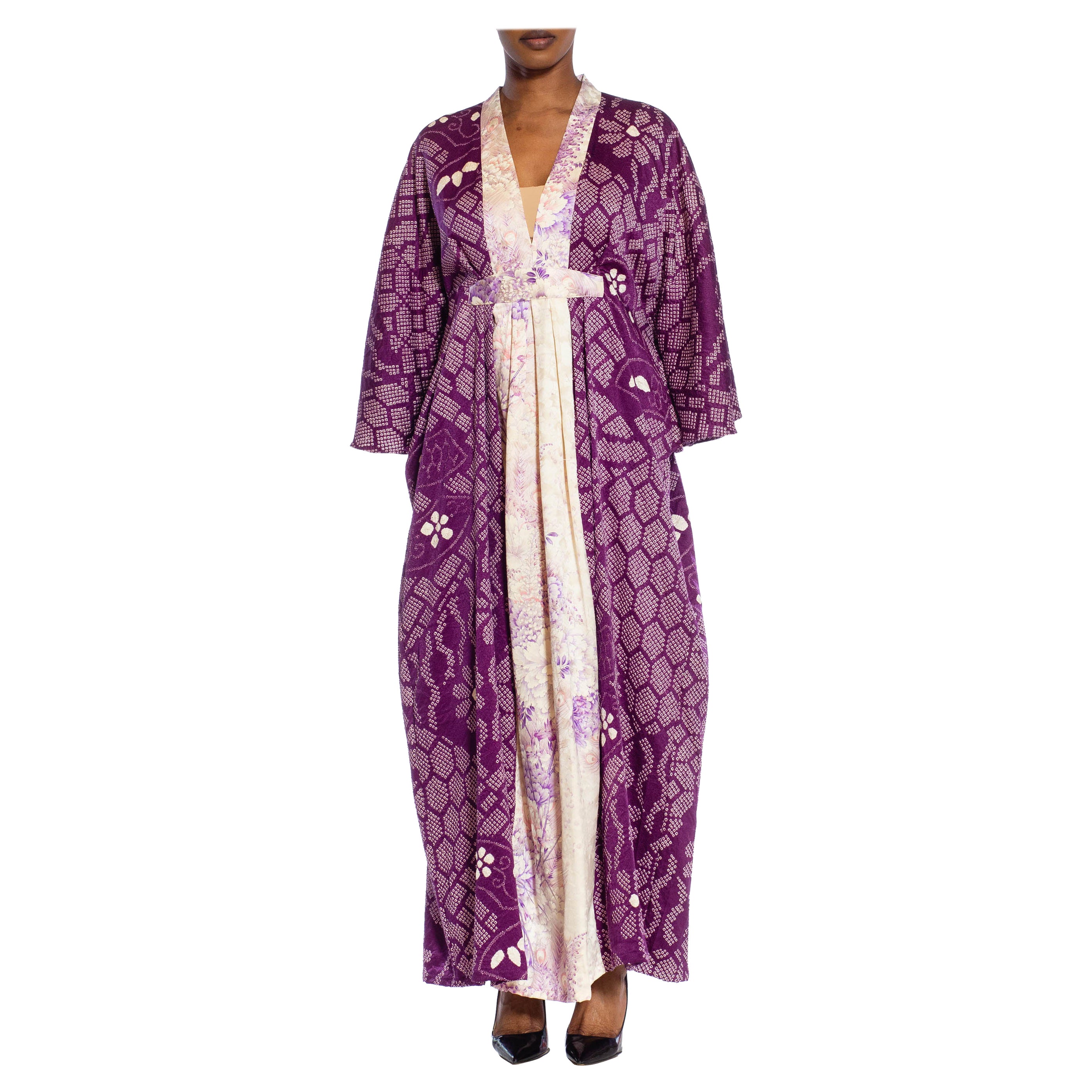 COLLECTION MORPHEW Caftan en soie japonaise Shibori violet avec encolure lilas