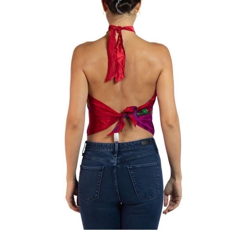 Top noué en soie imprimé floral rouge, bleu et fuscia de la collection Morphew Pour femmes en vente