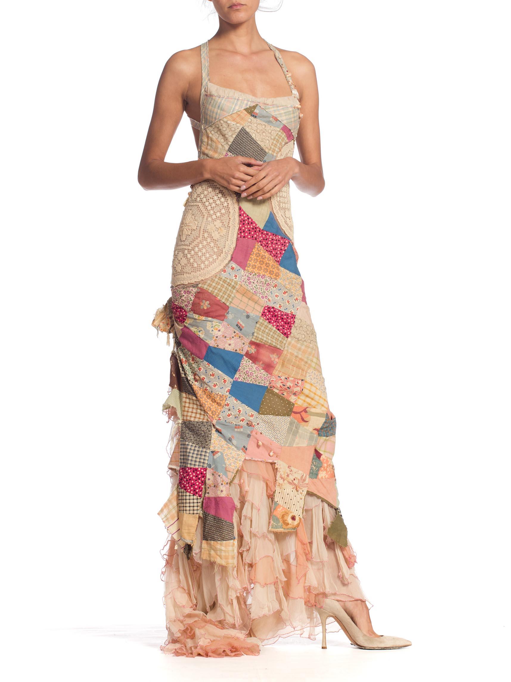 Atelier A in seta e cotone antico con trapunta patchwork e volant in chiffon In condizioni buone a New York, NY
